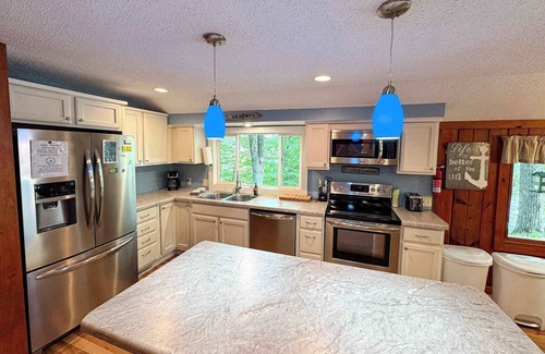 Minocqua House | Blue Lake Cottage - Pet Friendly Rental