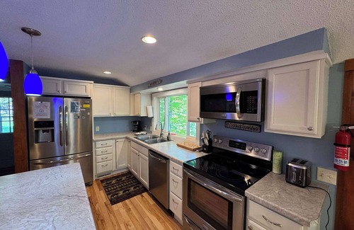 Minocqua House | Blue Lake Cottage - Pet Friendly Rental