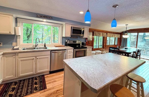 Minocqua House | Blue Lake Cottage - Pet Friendly Rental