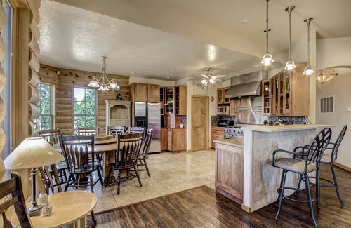 Ruidoso Cabin | Blue Lake Lodge | Pet Friendly, Views, Hot Tub