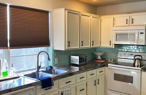 Cedar Creek Reservoir House | Blue Moon Cove, Waterfront, Lg. yard, 5br 2.5ba, 14 guests