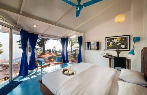 The Mall Road Hotel | Blue Moon, Mussoorie