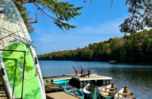 Fiddler Lake Resort Ski Chalet | Blue Moose Private pool spa sauna lake access