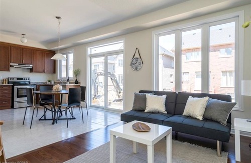 Collingwood House | Blue Mountain 3-bedroom, 3-bath seasonal rental