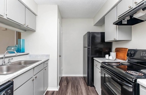 Medical Center District Apartment | Blue Oasis: 1-BR Apartment with Premium Amenities