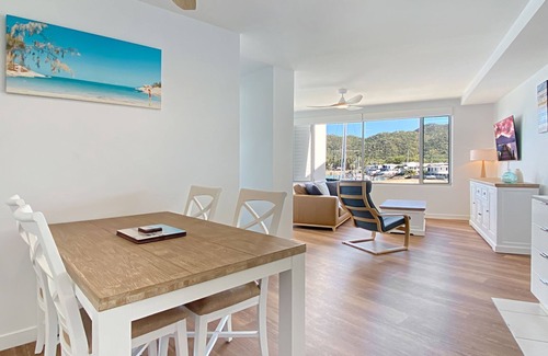 Nelly Bay Apartment | Blue on Blue Apartment 1361