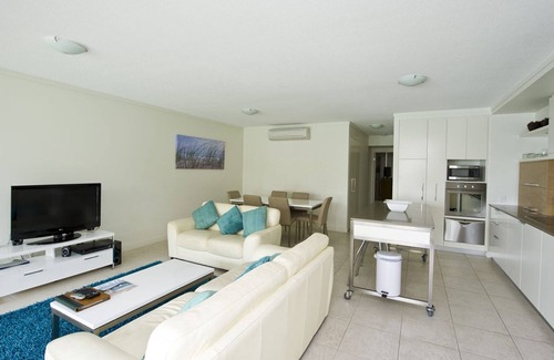 Nelly Bay Apartment | Blue on Blue Apartment 812