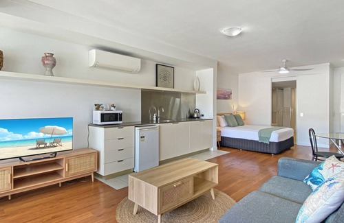 Nelly Bay Apartment | Blue on Blue Superior Studio Room 1221