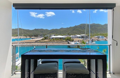Nelly Bay Apartment | Blue on Blue Superior Studio Room 1221