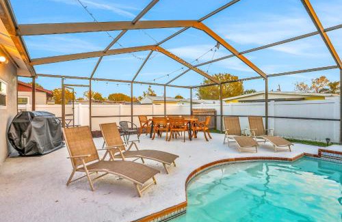 Apollo Beach House | Blue on Fox Run