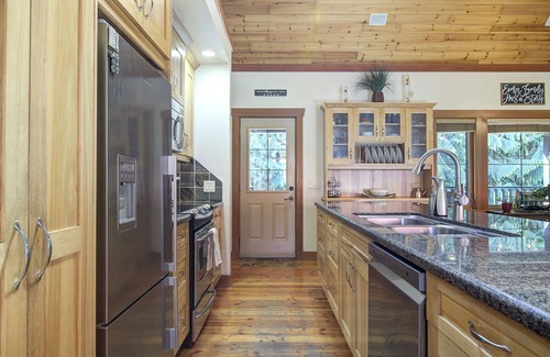 Sicamous Villa | Blue Owl Villa - at Owl 's Head Mountain and minutes to the beach