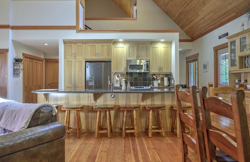 Sicamous Villa | Blue Owl Villa - at Owl 's Head Mountain and minutes to the beach