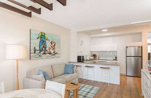 Tugun Apartment | Blue Pacific 2 - Beachside Tugun Unit - Linen Provided - Min. 3 Nights!