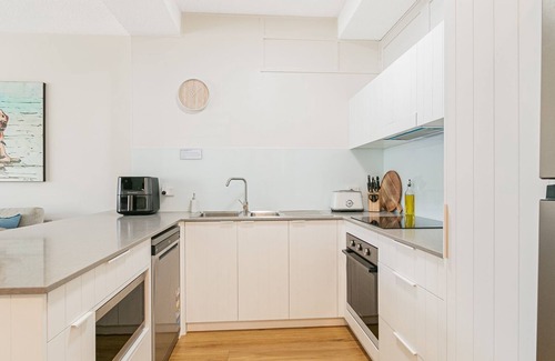 Tugun Apartment | Blue Pacific 2 - Beachside Tugun Unit - Linen Provided - Min. 3 Nights!