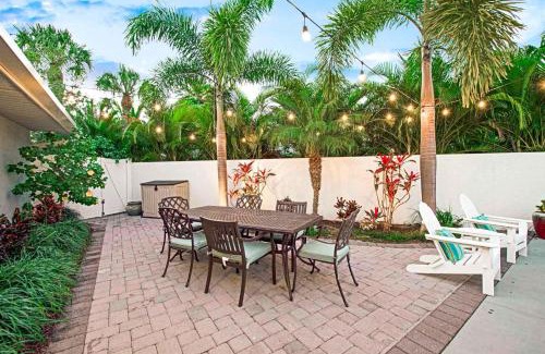 Saint Armands Key House | Blue Palm