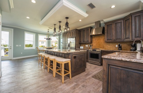 Cutthroat Harbor Estates House | BLUE PEARL - 5 Bedroom/4 Bathroom Pool, Kayak, Bike, Canal Front w/Boat Lift