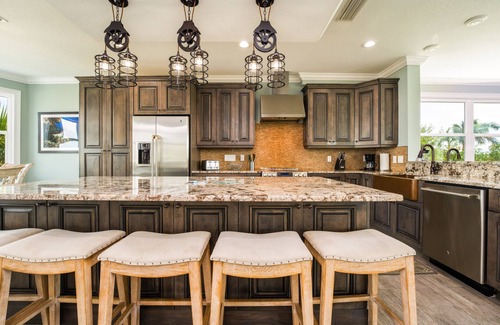 Cutthroat Harbor Estates House | BLUE PEARL - 5 Bedroom/4 Bathroom Pool, Kayak, Bike, Canal Front w/Boat Lift