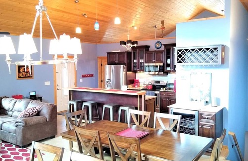 Massanutten House | Blue Pine Lodge - w/Hot Tub - What a Mountain Cabin Should Be!