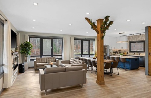 Henryville House | Blue Pond Ultra-modern retreat by Great Wolf with indoor pool