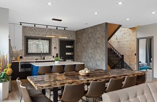 Henryville House | Blue Pond Ultra-modern retreat by Great Wolf with indoor pool