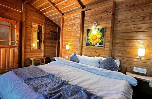 Auli Hotel | Blue Poppy Resort