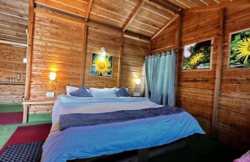 Auli Hotel | Blue Poppy Resort