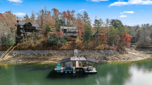 Morganton House | Blue Ridge Bliss - Lake Blue Ridge GA - Lake Views, Game Room, Spacious Accommodations, Private Dock - Morganton, GA