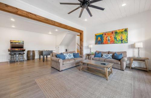 Morganton House | Blue Ridge Bliss - Lake Blue Ridge GA - Lake Views, Game Room, Spacious Accommodations, Private Dock - Morganton, GA