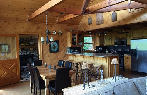 Blue Ridge Cabin | Blue Ridge Bound! Great views atop a mountain by the lake