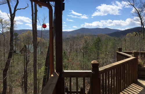 Blue Ridge Cabin | Blue Ridge Bound! Great views atop a mountain by the lake
