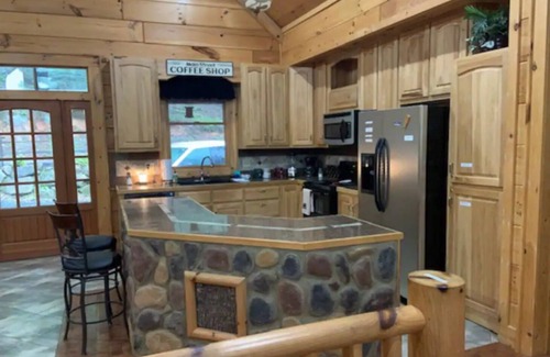 Morganton Cabin | Blue Ridge Treetop Mtn Luxury Lodge & Gameroom