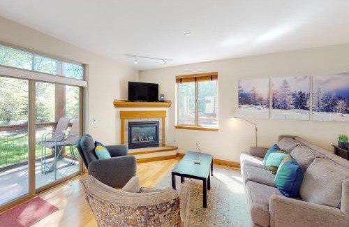 Willow Grove Apartment | Blue River Bliss
