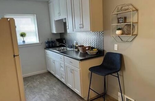 Hermann Apartment | Blue Suite at Brickhouse Inn