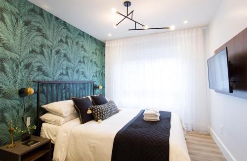 Little Italy Apartment | Blue Tropics Studio in Little Italy with kitchen by Den Stays