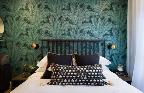 Little Italy Apartment | Blue Tropics Studio in Little Italy with kitchen by Den Stays