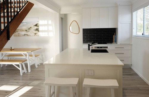 Burnett Heads House | Blue Turtle Retreat. Walk to turtle nesting beaches. Southern Great Barrier Reef