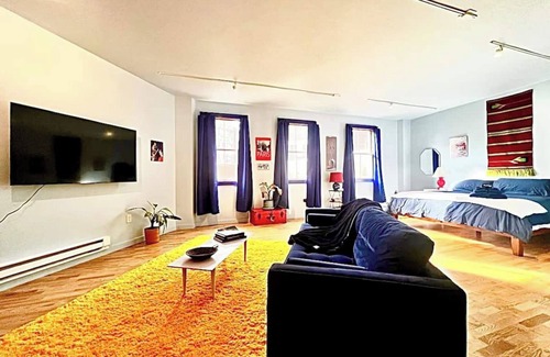 Kingston Apartment | Blue Velvet 1 Bedroom 1 Bath