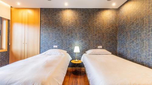 Gondomar House | Blue velvet room