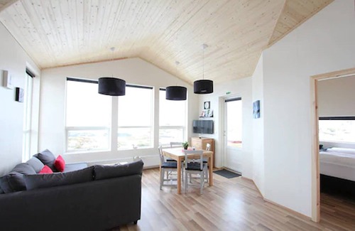 Reykholt Cabin | Blue View Cabin 6A with Hot Tub