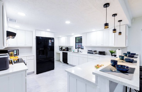 Casselberry House | Blue Villa- 8 PAX-Heated Pool-BBQ -Top Area. Close to Orlando’s Top Attractions.