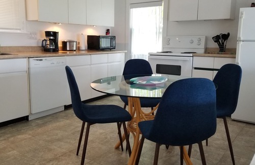 Selma Park Cottage | Blue Waters Cottage - Romantic, Hot Tub, View