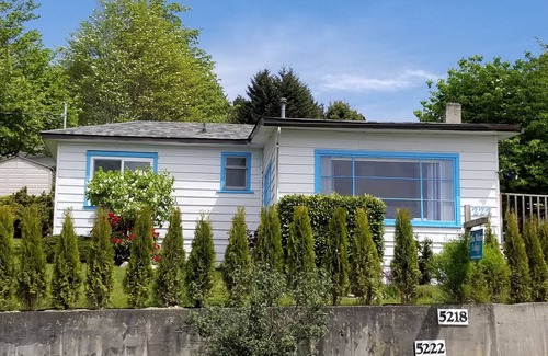 Selma Park Cottage | Blue Waters Cottage - Romantic, Hot Tub, View