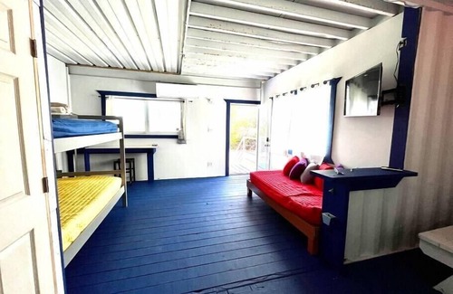 Islote Apartment | Blue Wave Container Studio