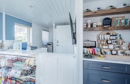 Clearwater Beach House | Blue Wave Suite 3