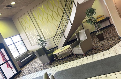 La Crosse Hotel | Blue Way Inn and Suites Lacrosse - Comfort 1 King Bed Non Smoking