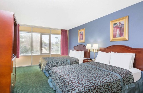 Wichita Hotel | Blue Way Inn & Suites Wichita East-2 Queen Bed Non Smoking