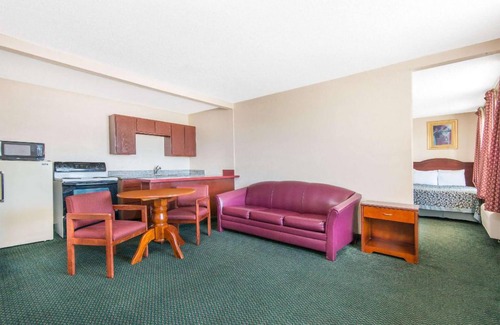 Wichita House | Blue Way Inn & Suites Wichita East - Comfort 2 Queen Bed NS