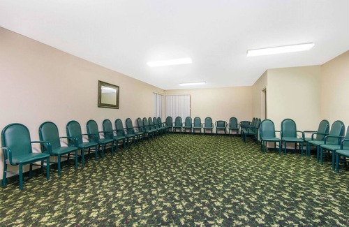 Wichita House | Blue Way Inn & Suites Wichita East - Comfort 2 Queen Bed NS