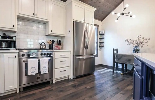 Murphy Cabin | Blueberry Cottage A Delightful 2 bedroom cottage