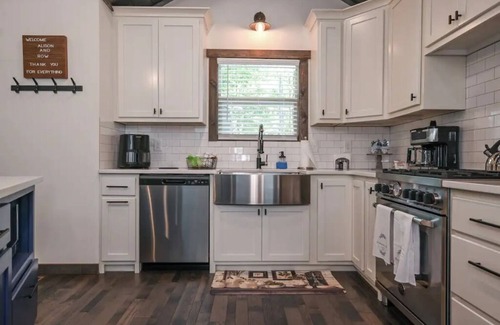Murphy Cabin | Blueberry Cottage A Delightful 2 bedroom cottage